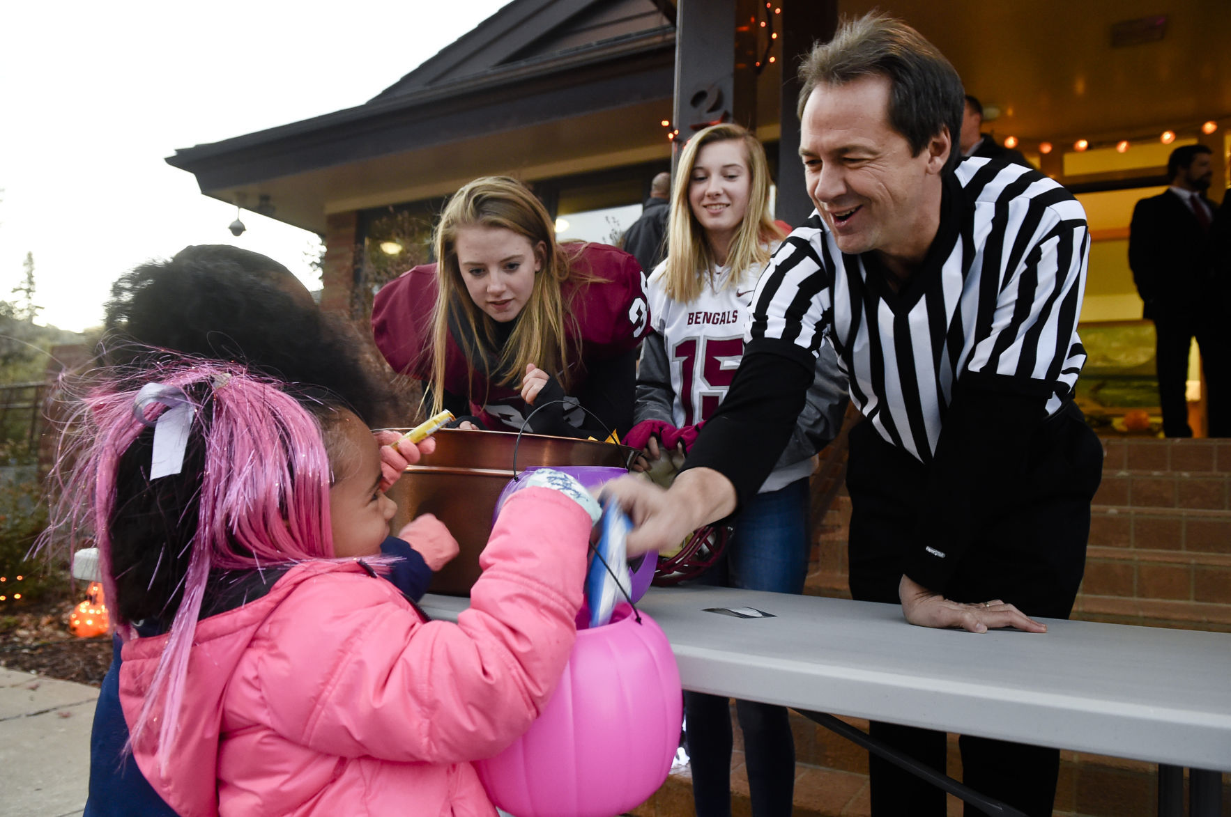 Governor welcomes trick-or-treaters